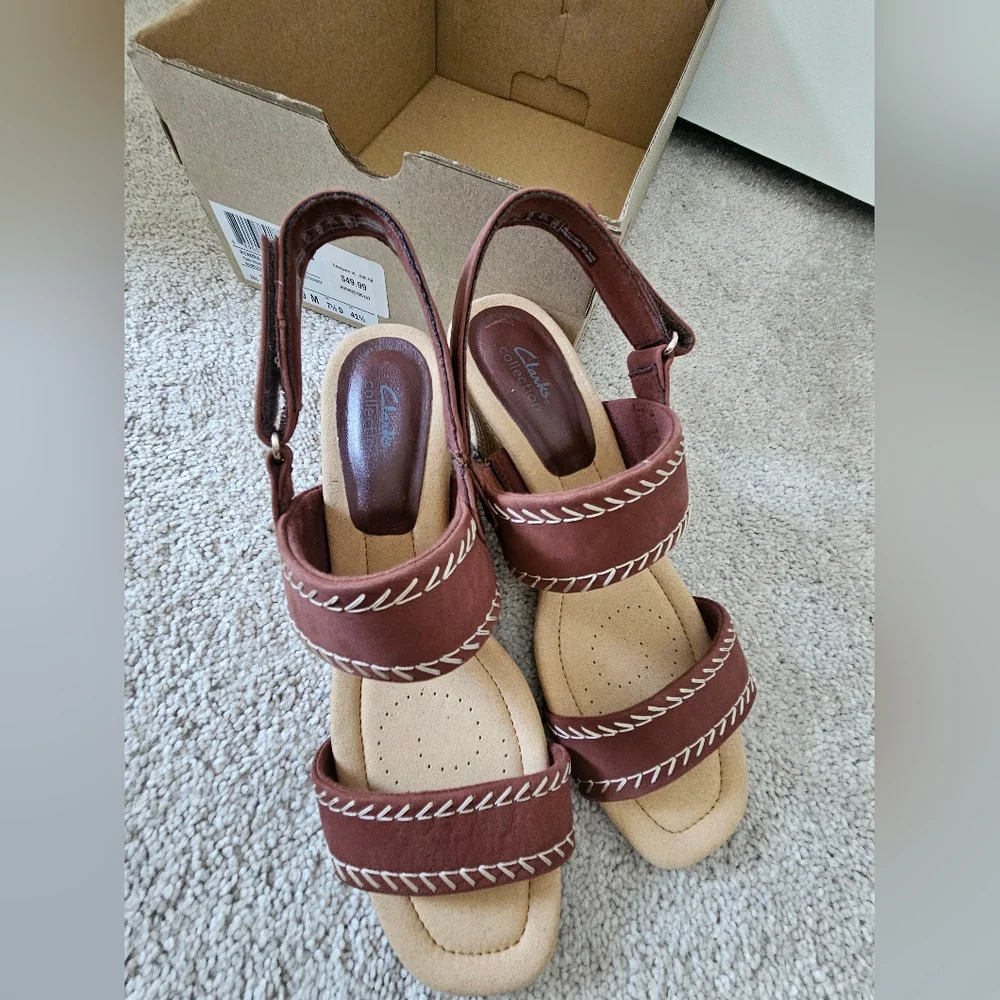 New In Box Clarks Collection Women's Kyarra Rose Nubuck Wedge Sandal Tan Sz 10